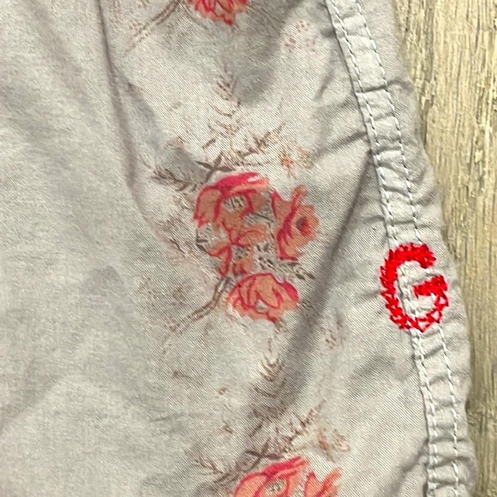 Guess Vintage Western Style Snap Gray with Red/Pink Floral Pattern- Large - Picture 7 of 9